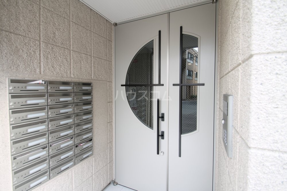 24/30 エントランス