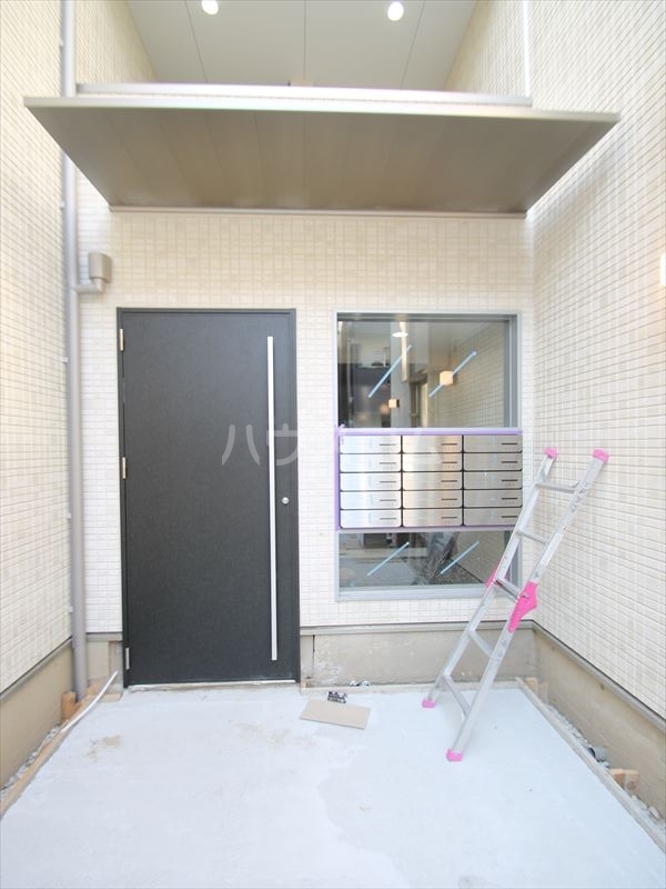 25/30 エントランス