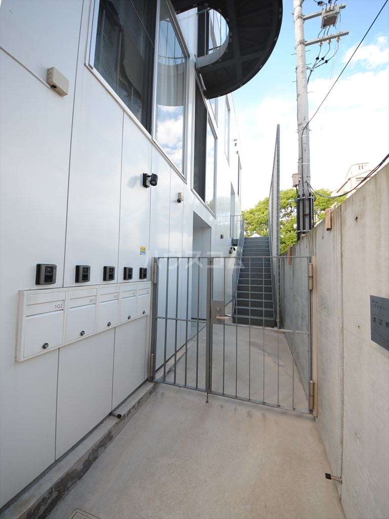 25/30 エントランス