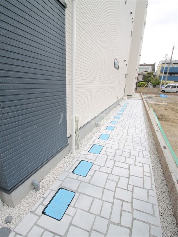 23/30 エントランス