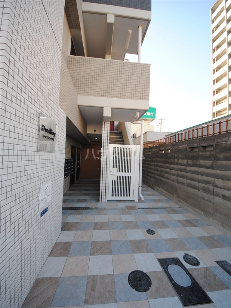 28/30 エントランス