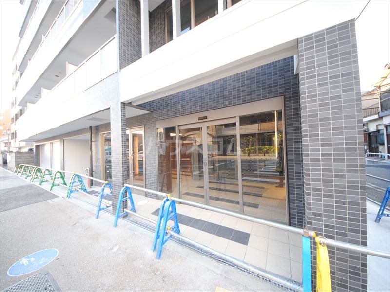 22/30 エントランス