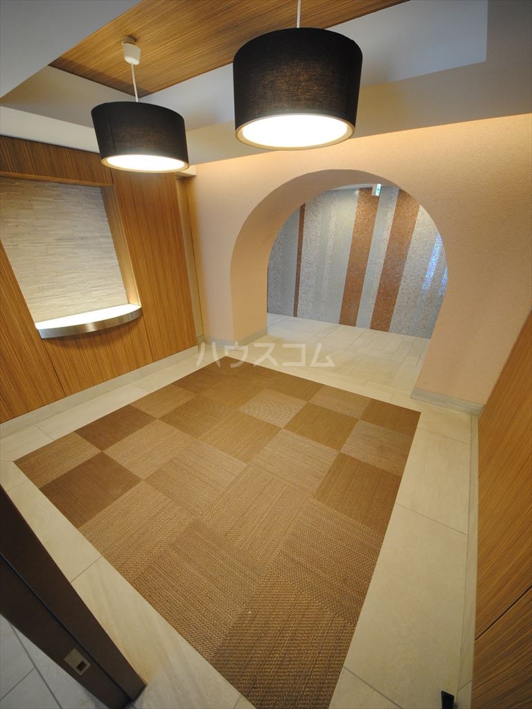 25/29 エントランス