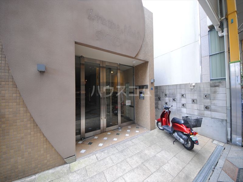 24/30 エントランス