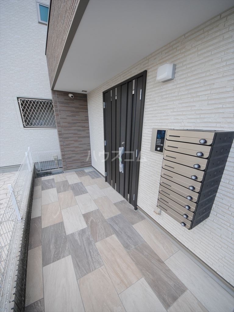 23/30 エントランス