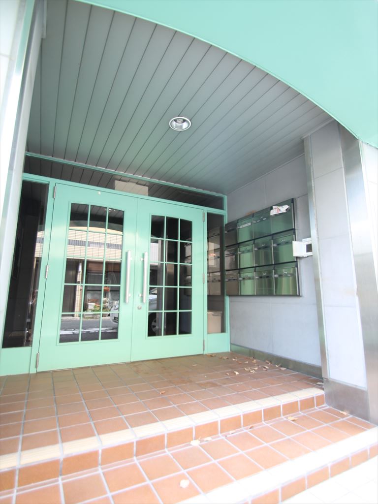 18/25 エントランス