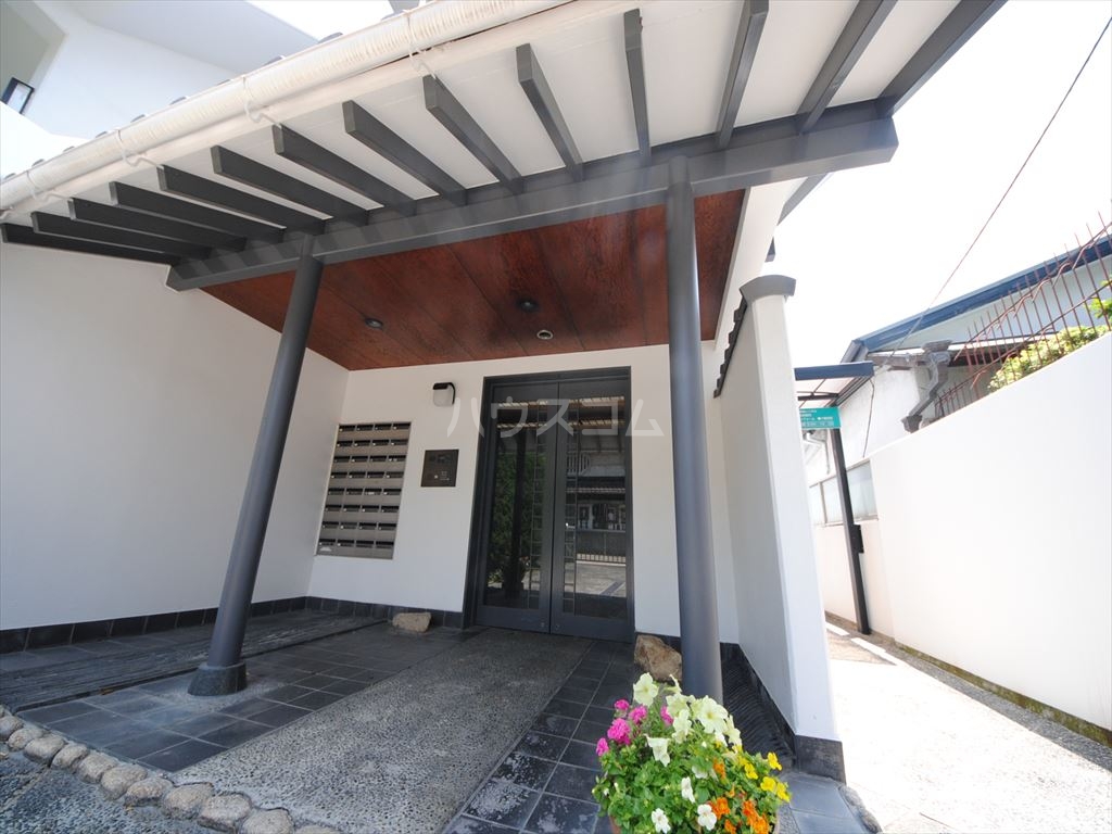 25/30 エントランス