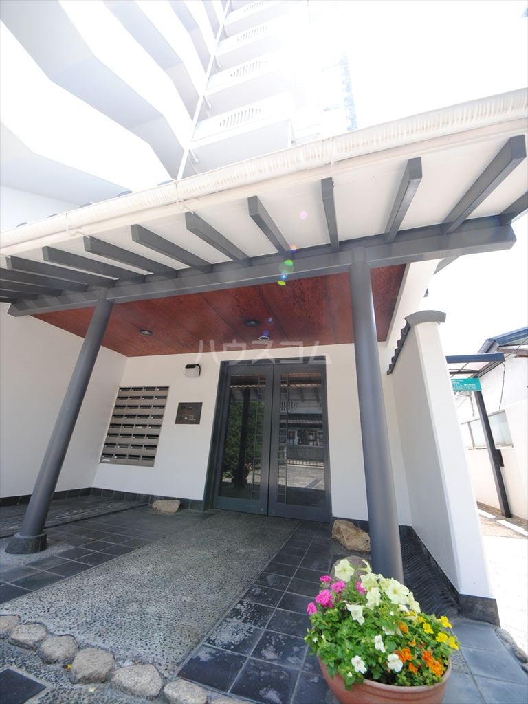 24/30 エントランス