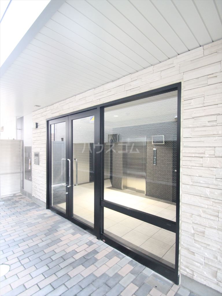 23/30 エントランス