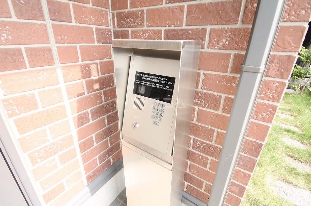 24/27 エントランス