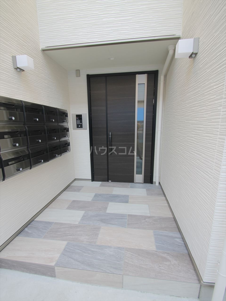 28/30 エントランス