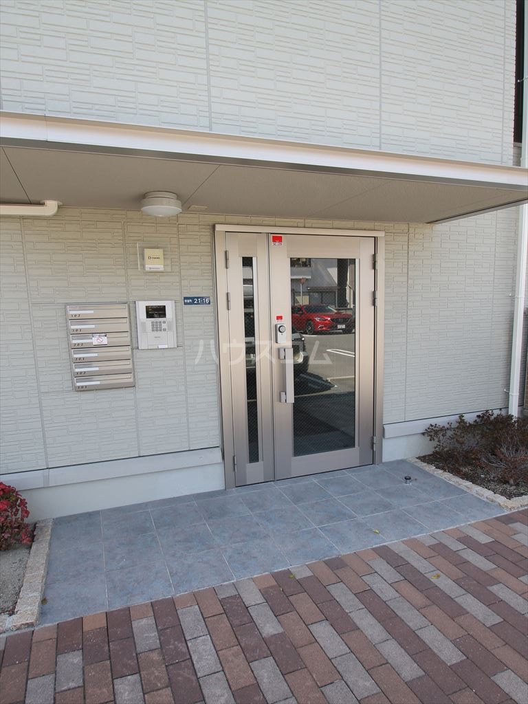 24/30 エントランス