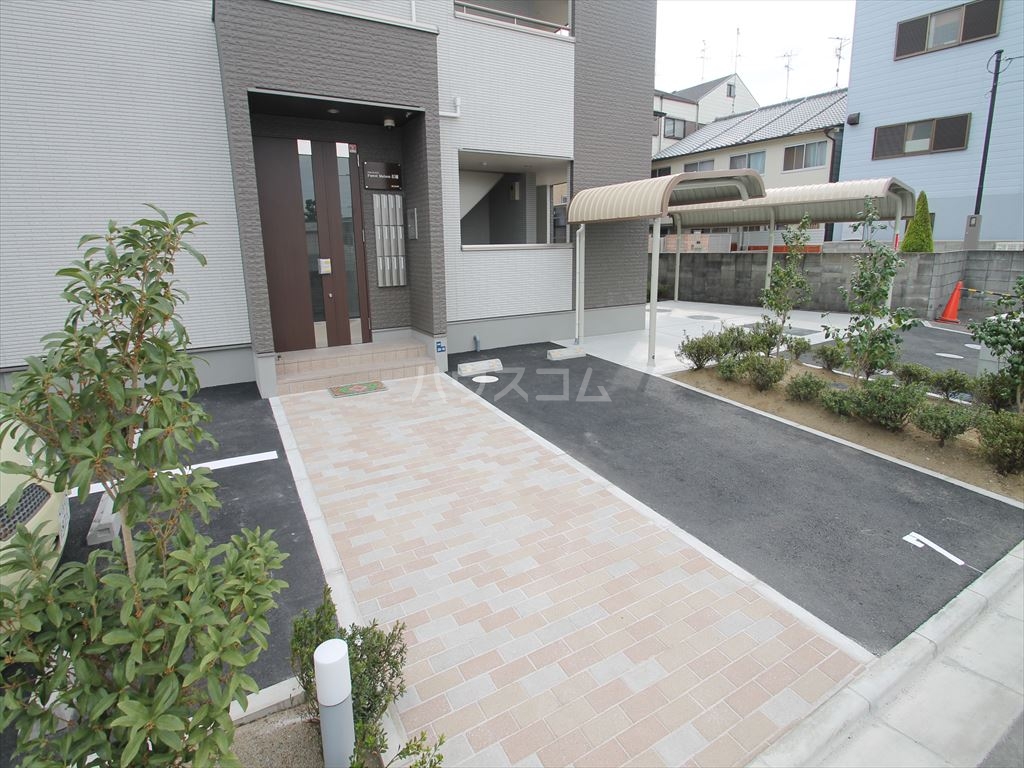 21/30 エントランス