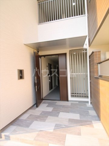 28/30 エントランス