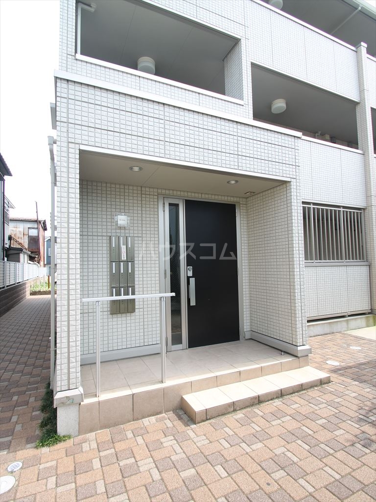 2/3 エントランス