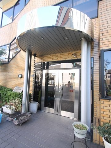 20/23 エントランス