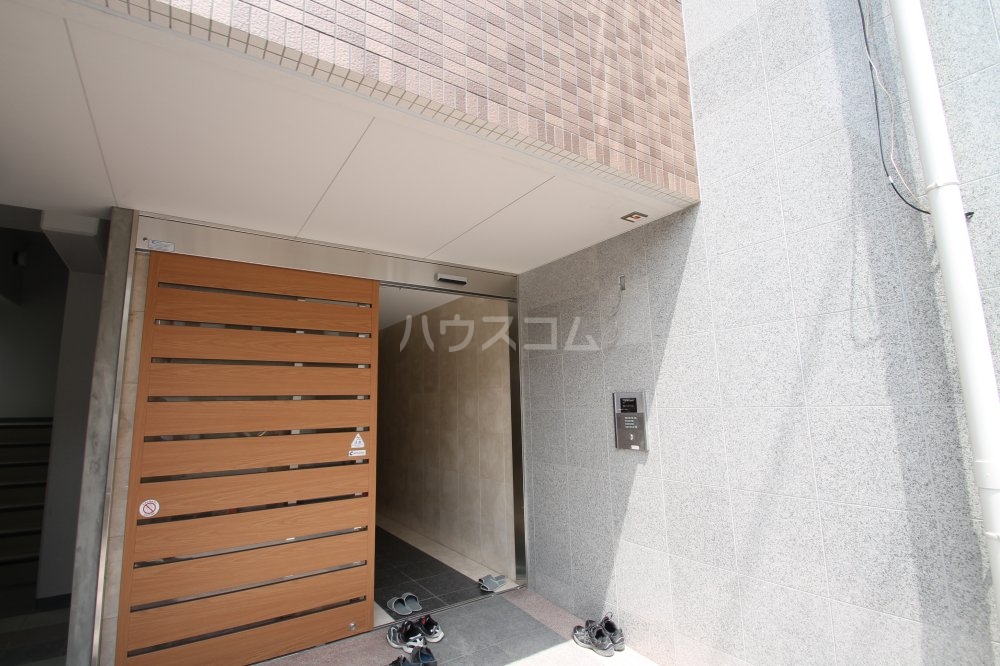 22/30 エントランス