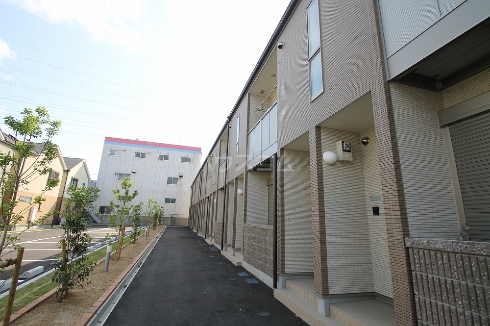 24/30 エントランス