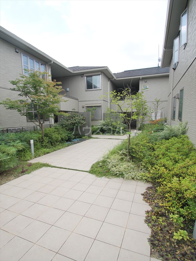 28/30 エントランス