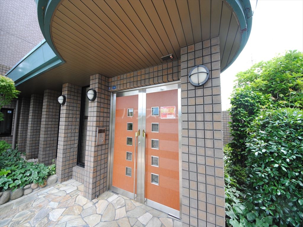 28/30 エントランス