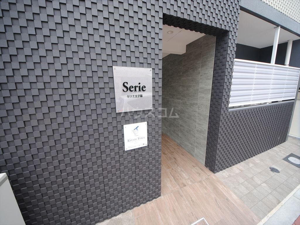 23/29 エントランス