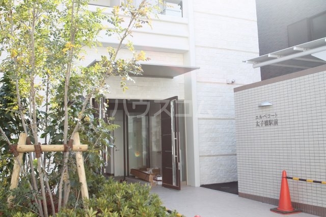 22/28 エントランス