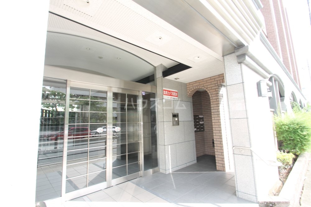 28/30 エントランス