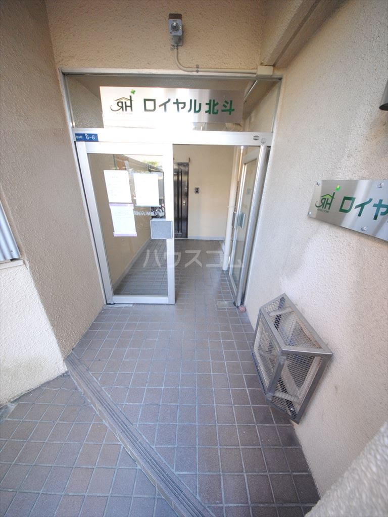 21/30 エントランス