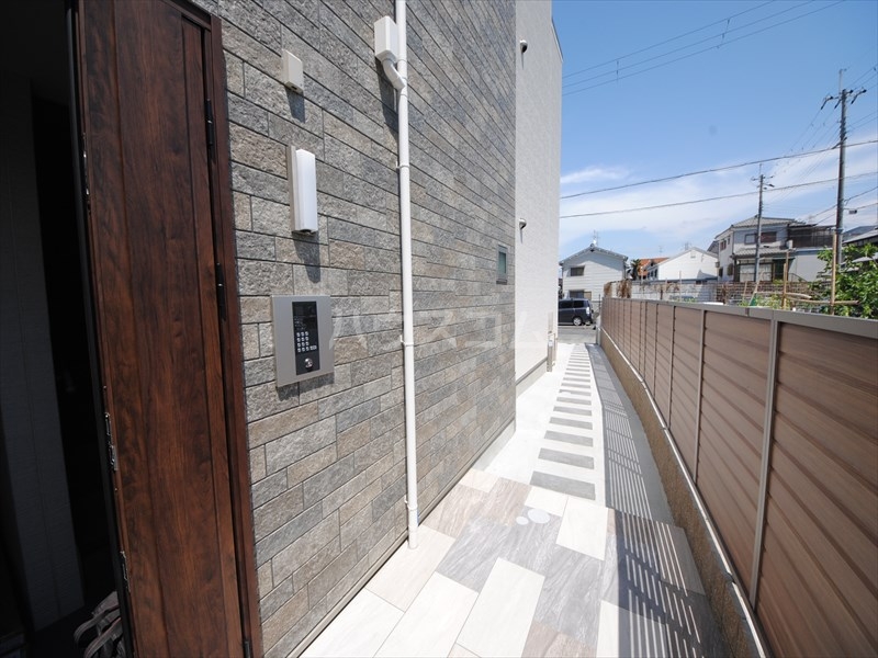 22/30 エントランス