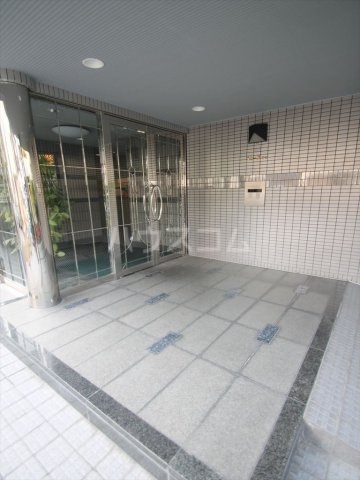 25/30 エントランス