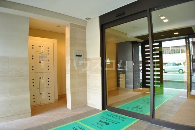 17/27 エントランス