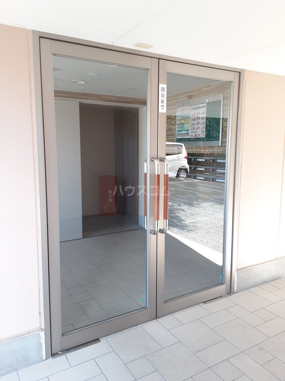 26/30 エントランス