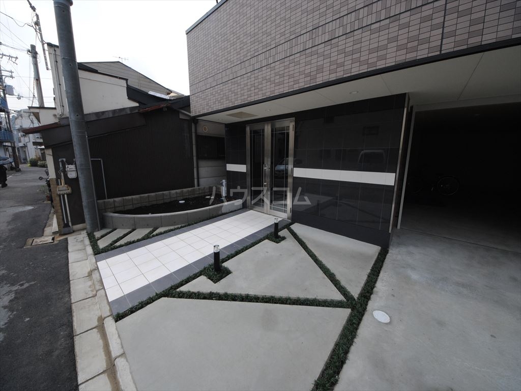 22/30 エントランス