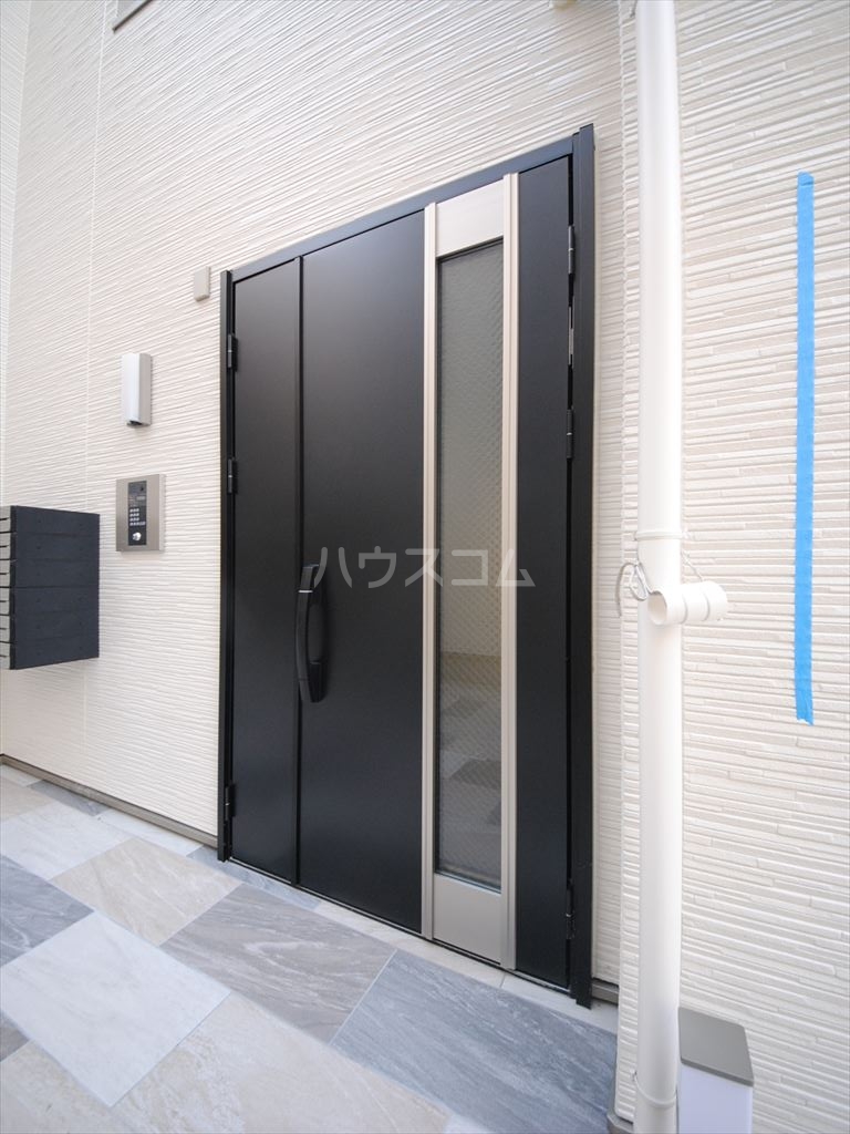 24/30 エントランス