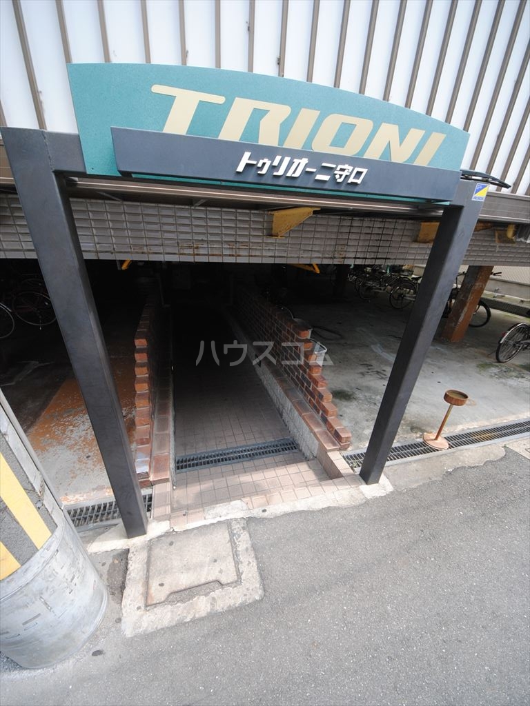 26/30 エントランス