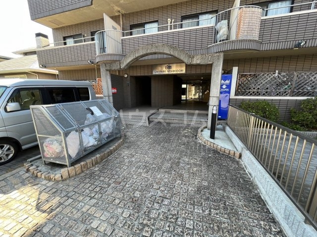 25/30 エントランス