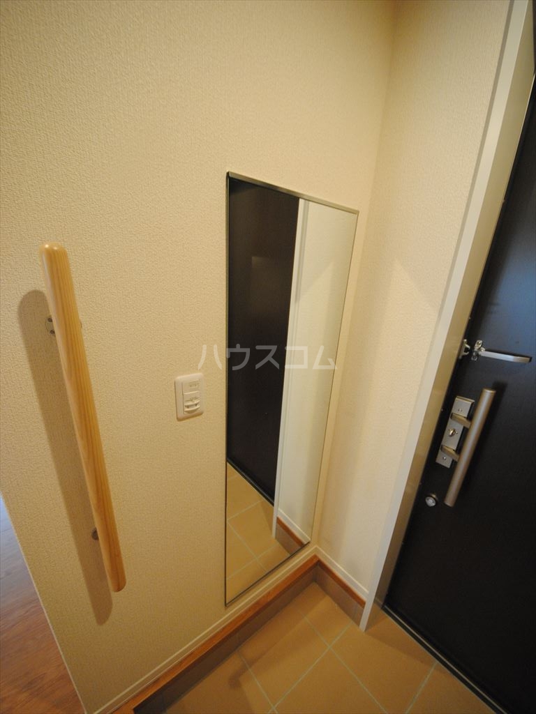 16/30 玄関