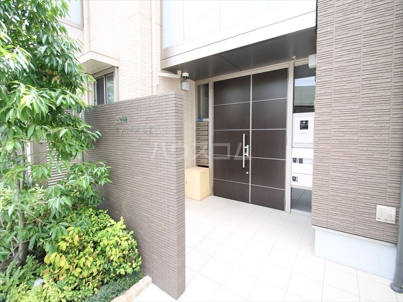 25/30 エントランス