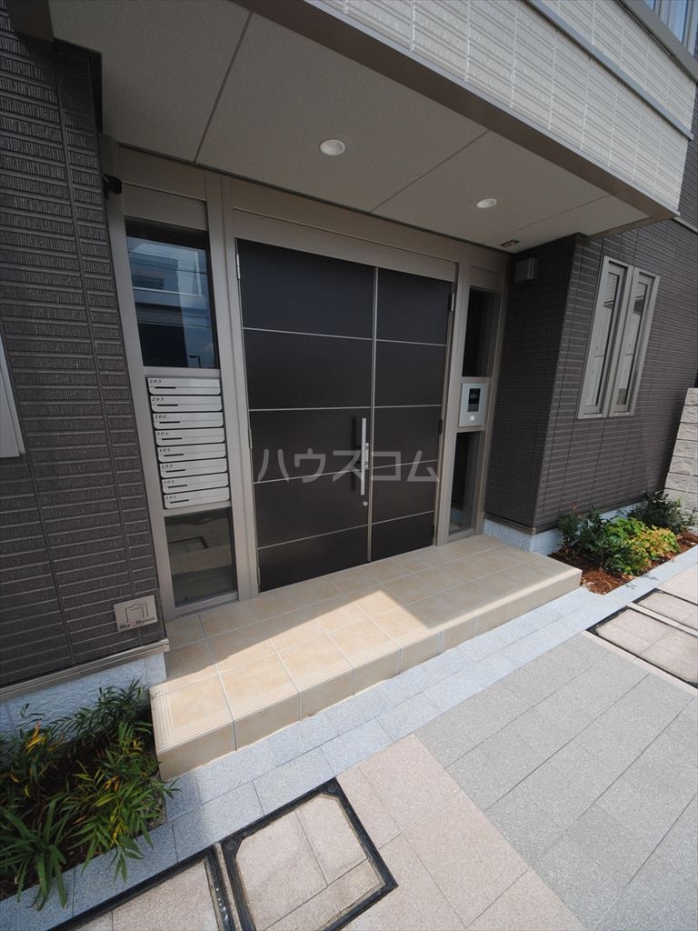 28/30 エントランス