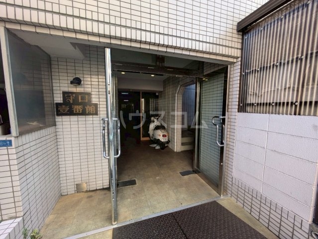 25/30 エントランス