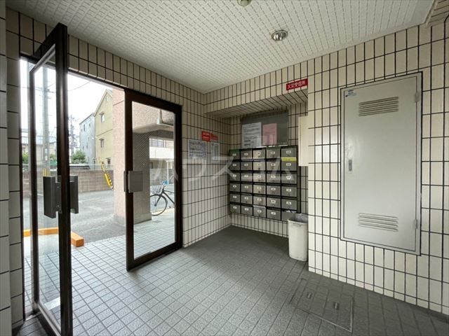 23/29 エントランス