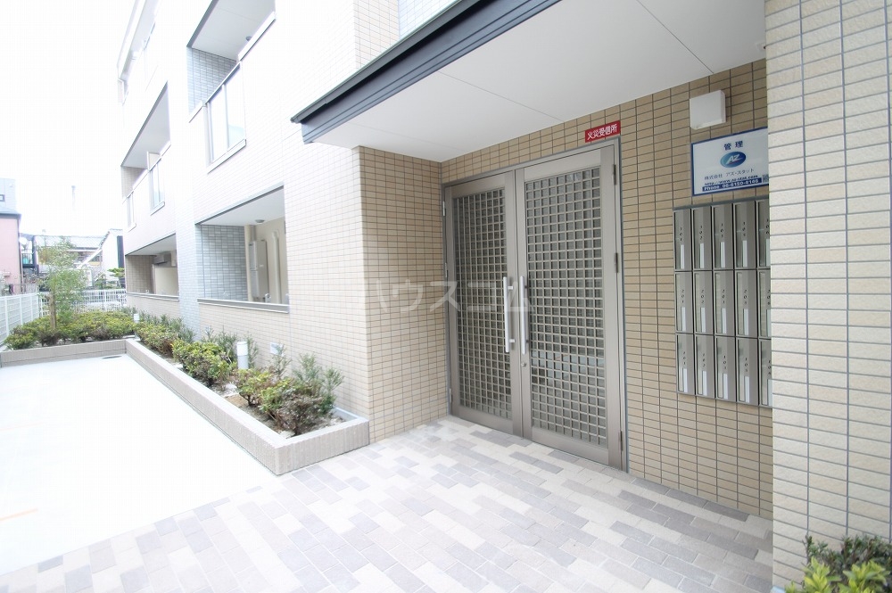 24/30 エントランス