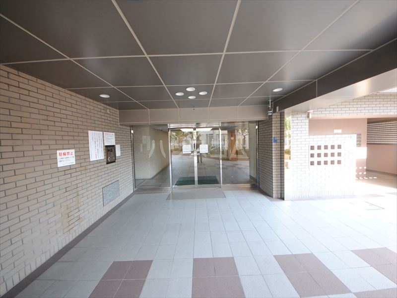 28/30 エントランス