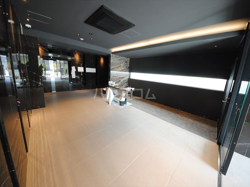 28/30 エントランス