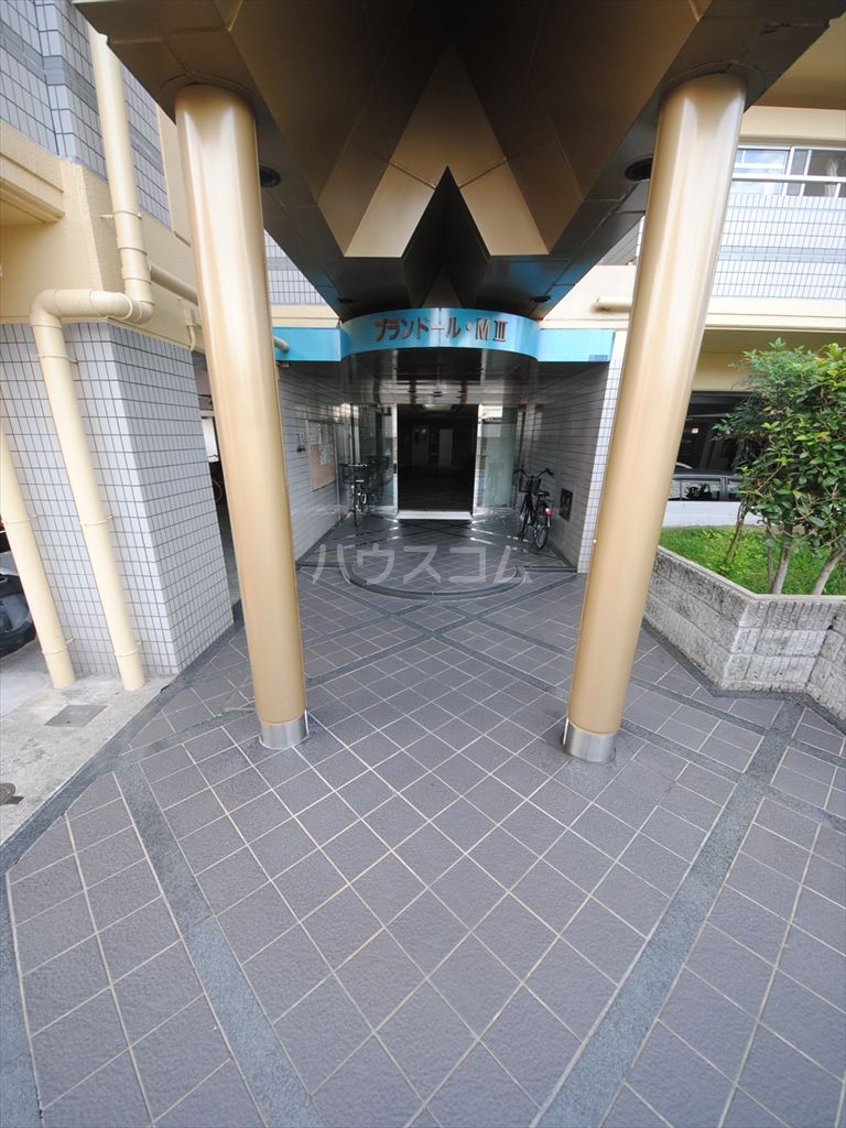 17/23 エントランス