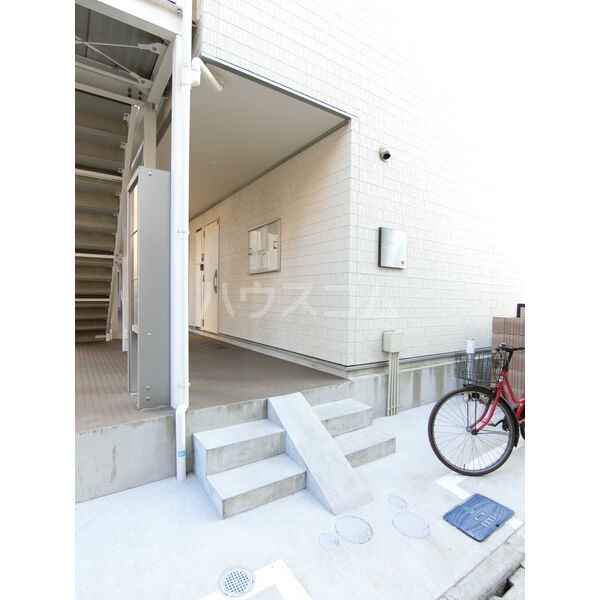 26/30 エントランス