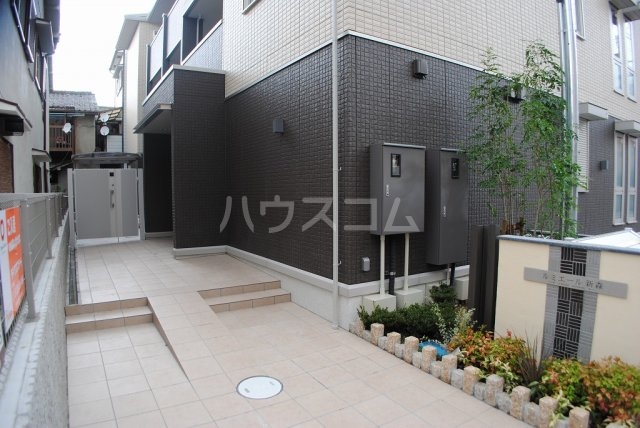 24/30 エントランス