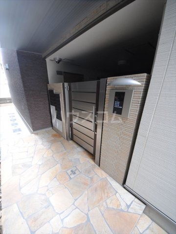 22/23 エントランス