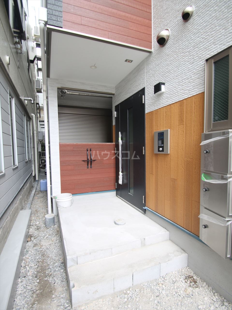 28/30 エントランス