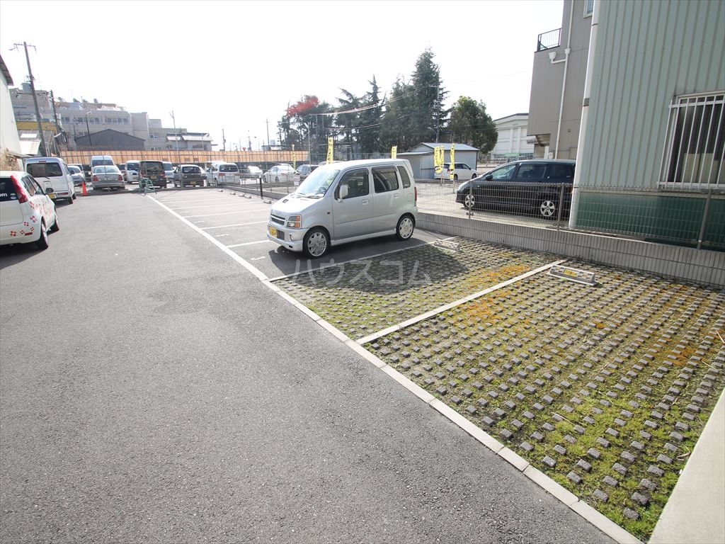 23/30 駐車場